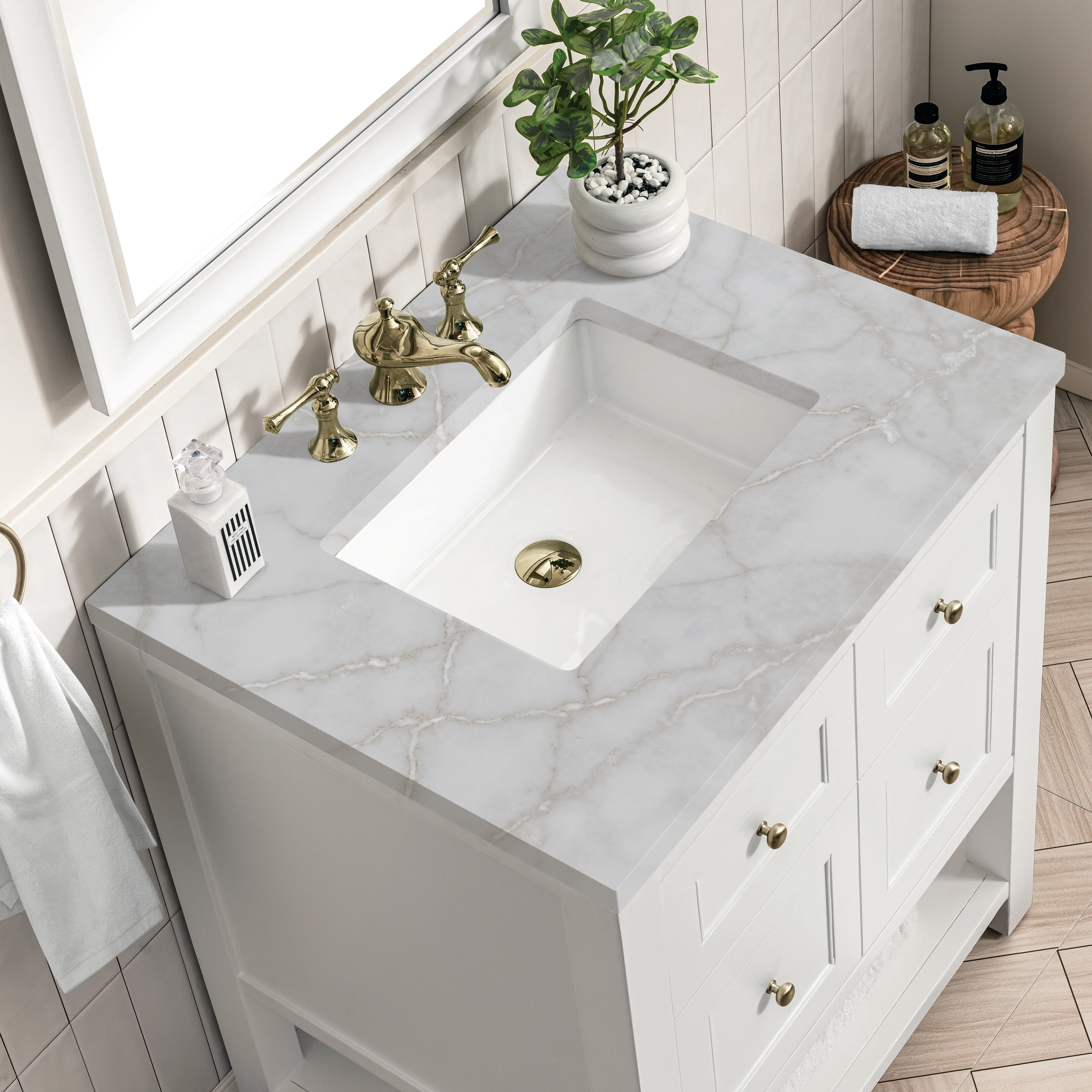 Breckenridge 30" Single Vanity, Bright White w/ 3 CM Victorian Silver Top
