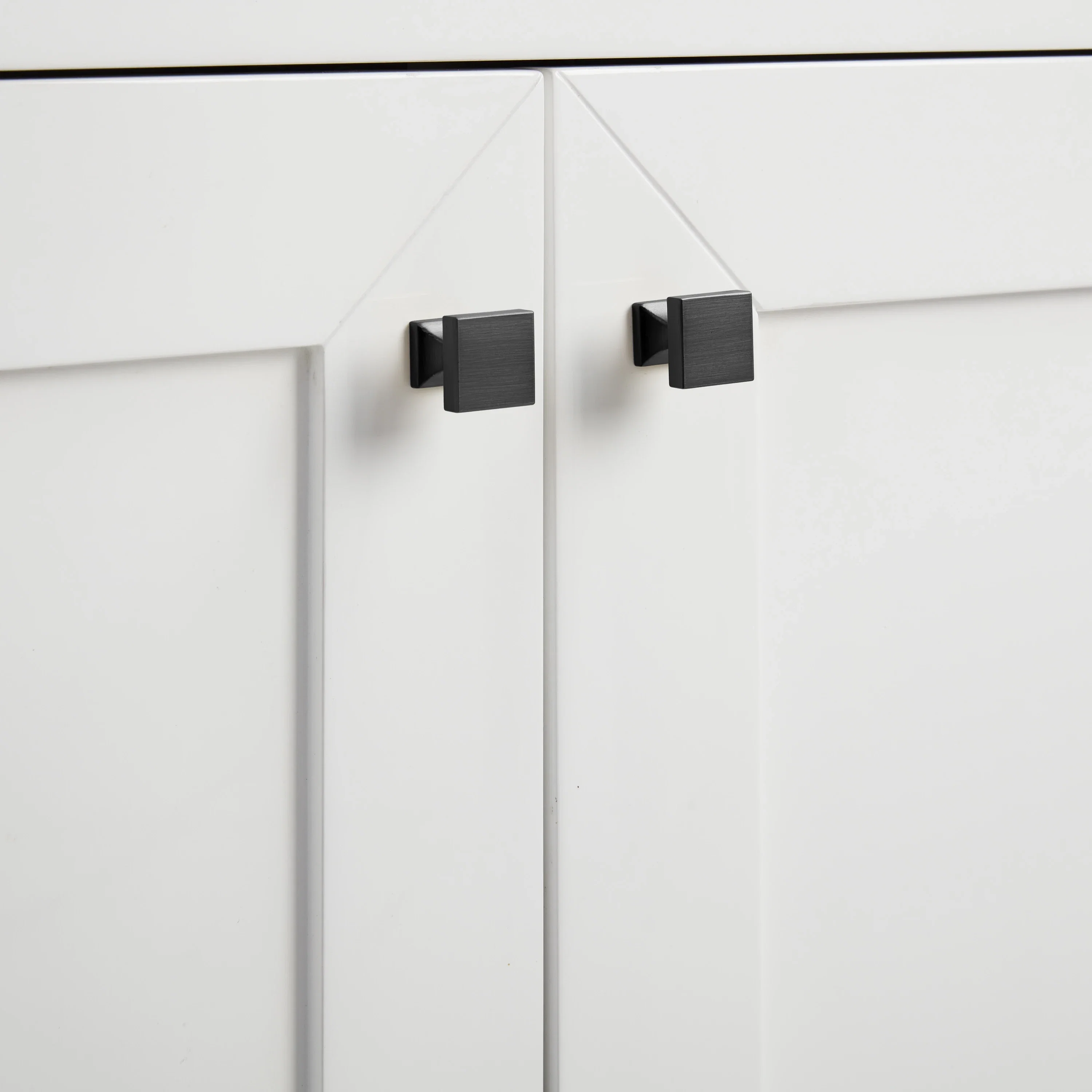 Chianti 24" Single Cabinet, Glossy White, Matte Black
