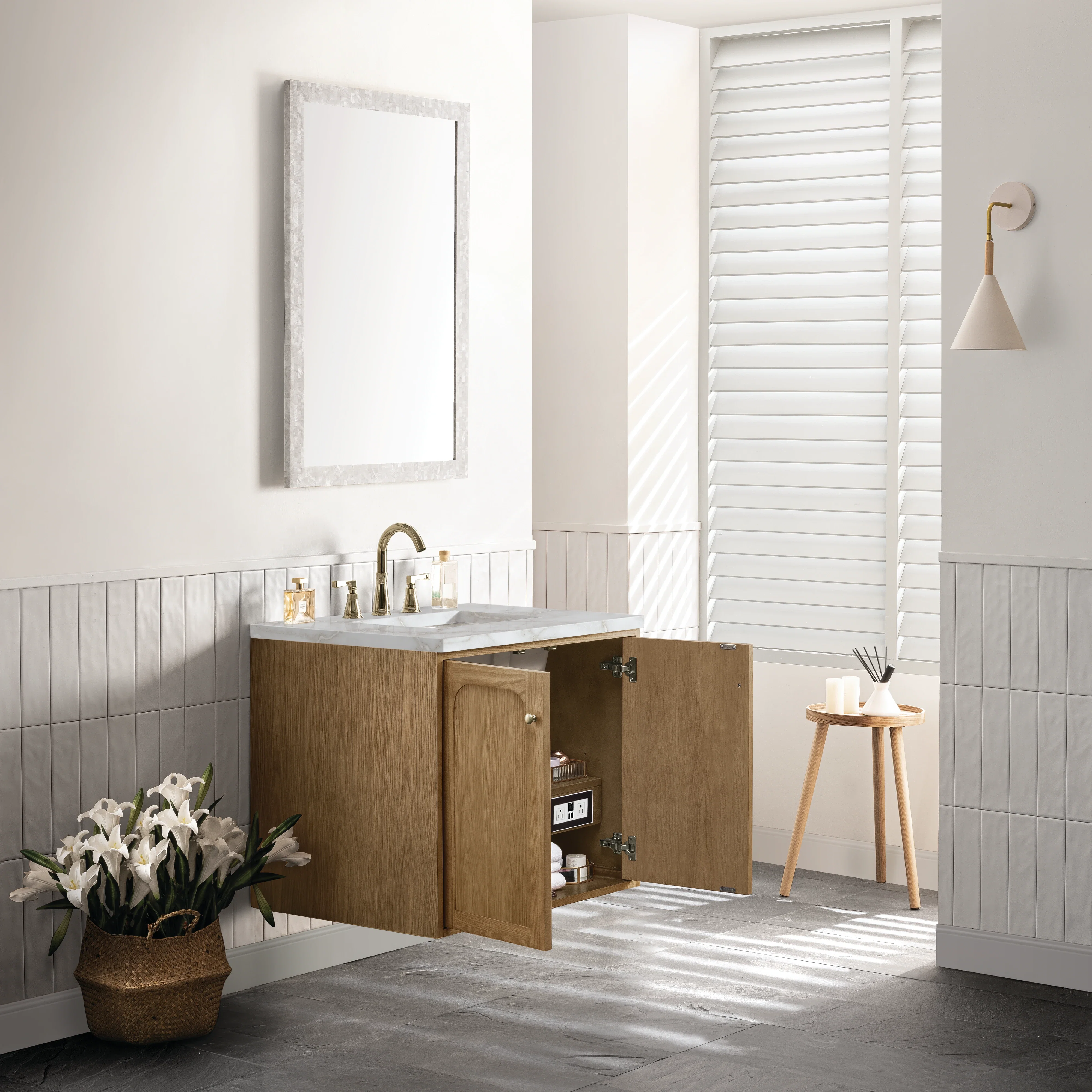 Laurent 30" Single Vanity, Light Natural Oak w/ 3 CM Victorian Silver Top