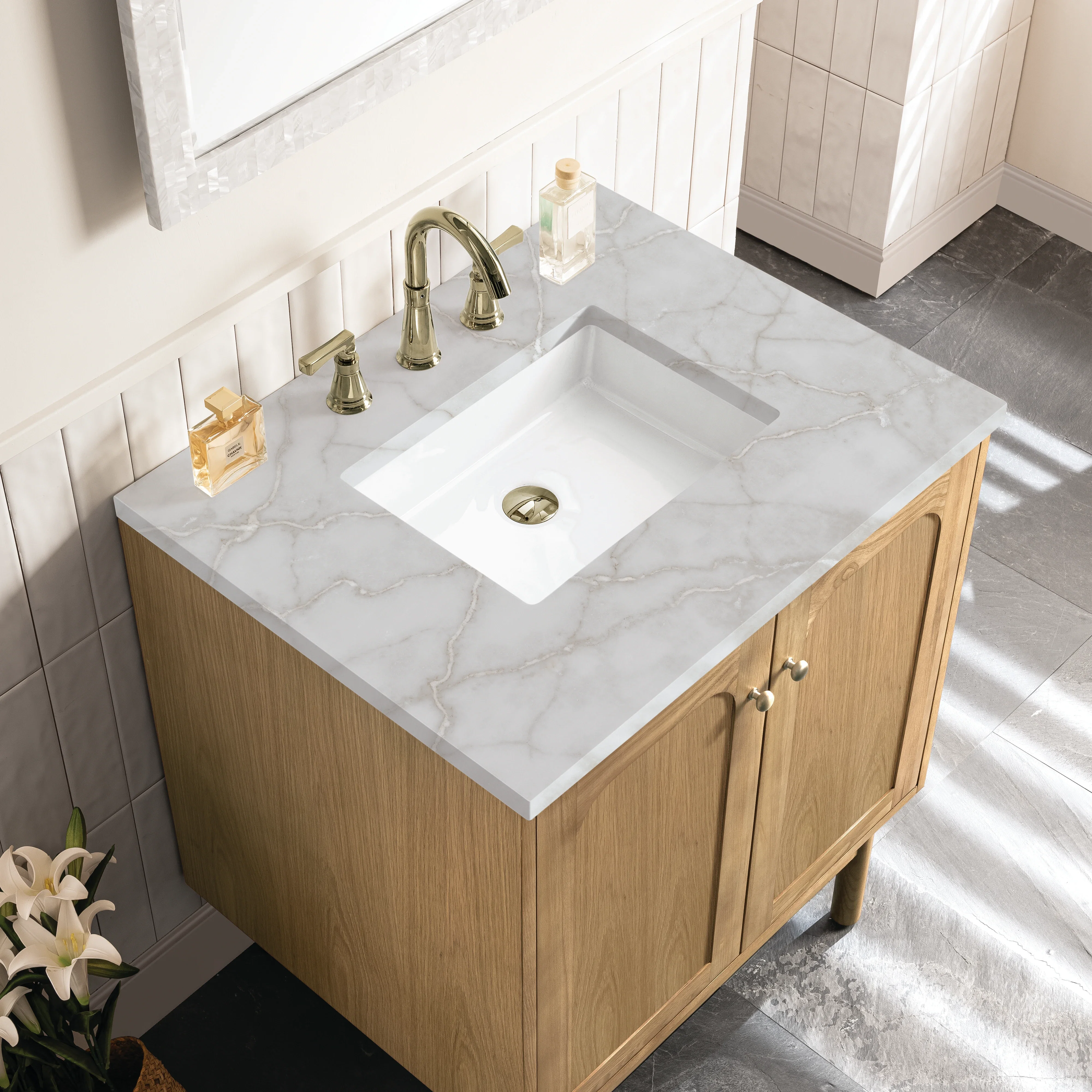 Laurent 30" Single Vanity, Light Natural Oak w/ 3 CM Victorian Silver Top