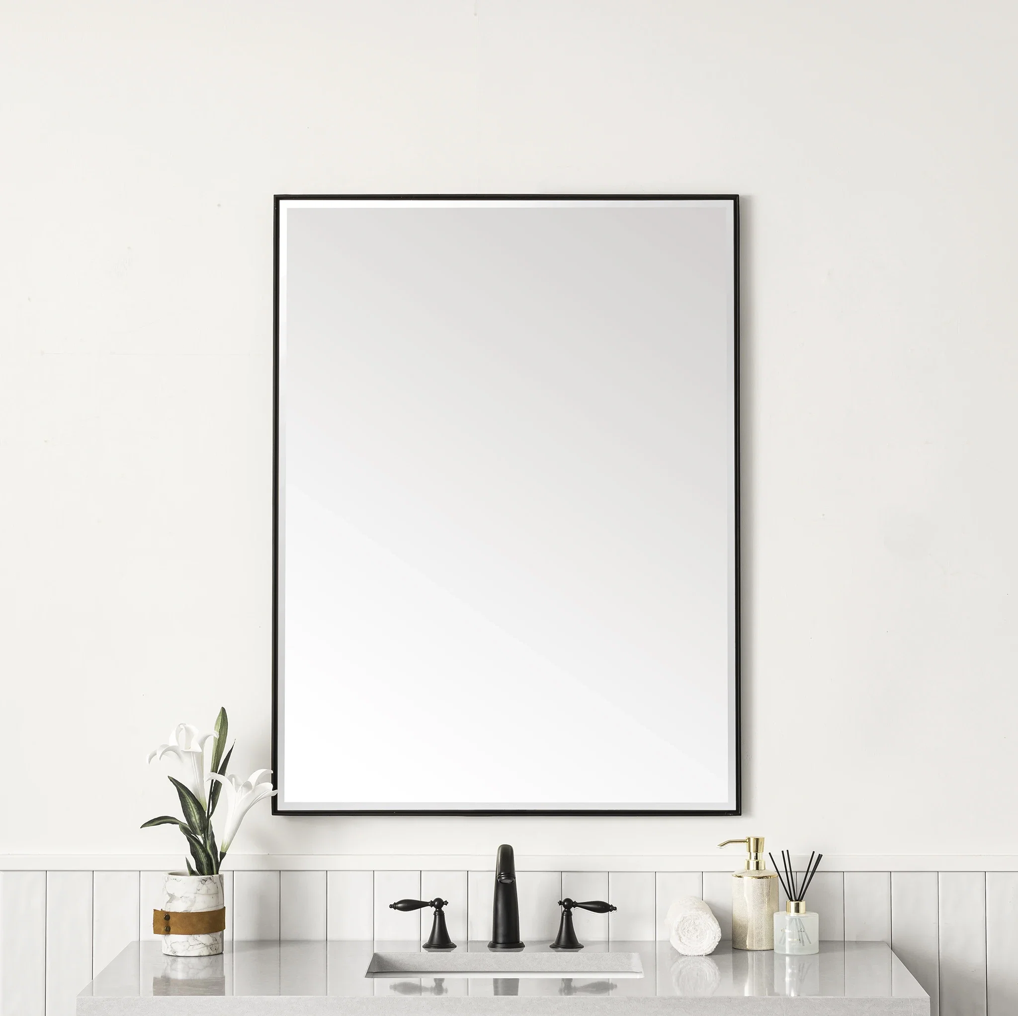 Rohe 30" Rectangular Mirror, Matte Black