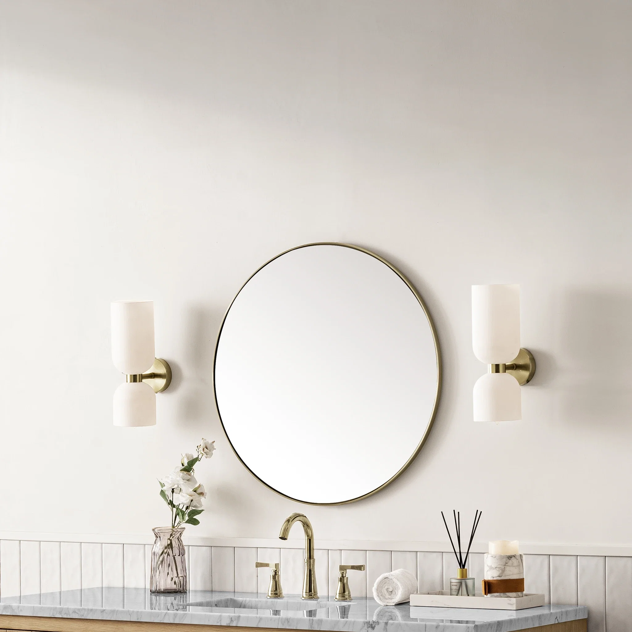 Rohe 30" Round Mirror, Champagne Brass