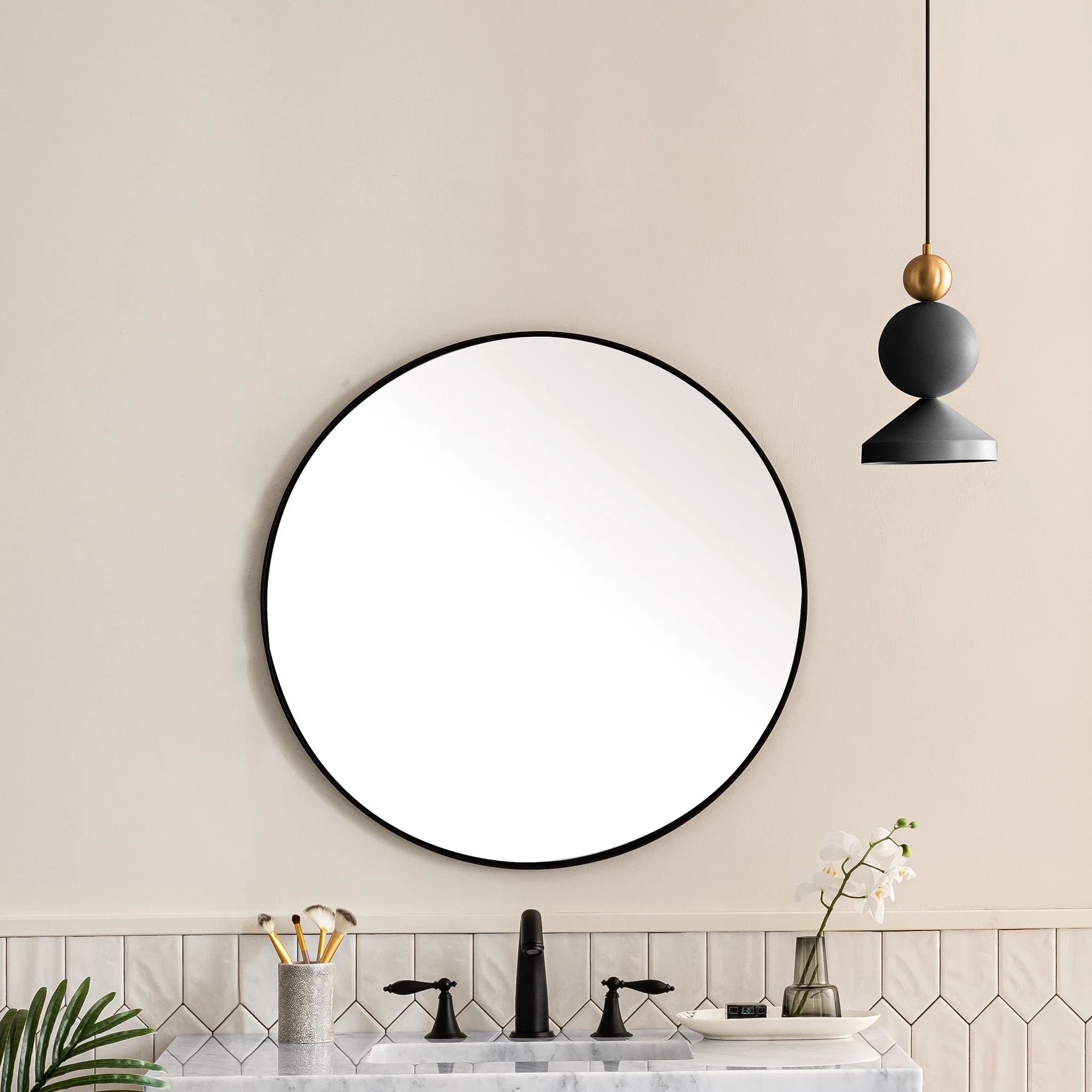 Rohe 30" Round Mirror, Matte Black