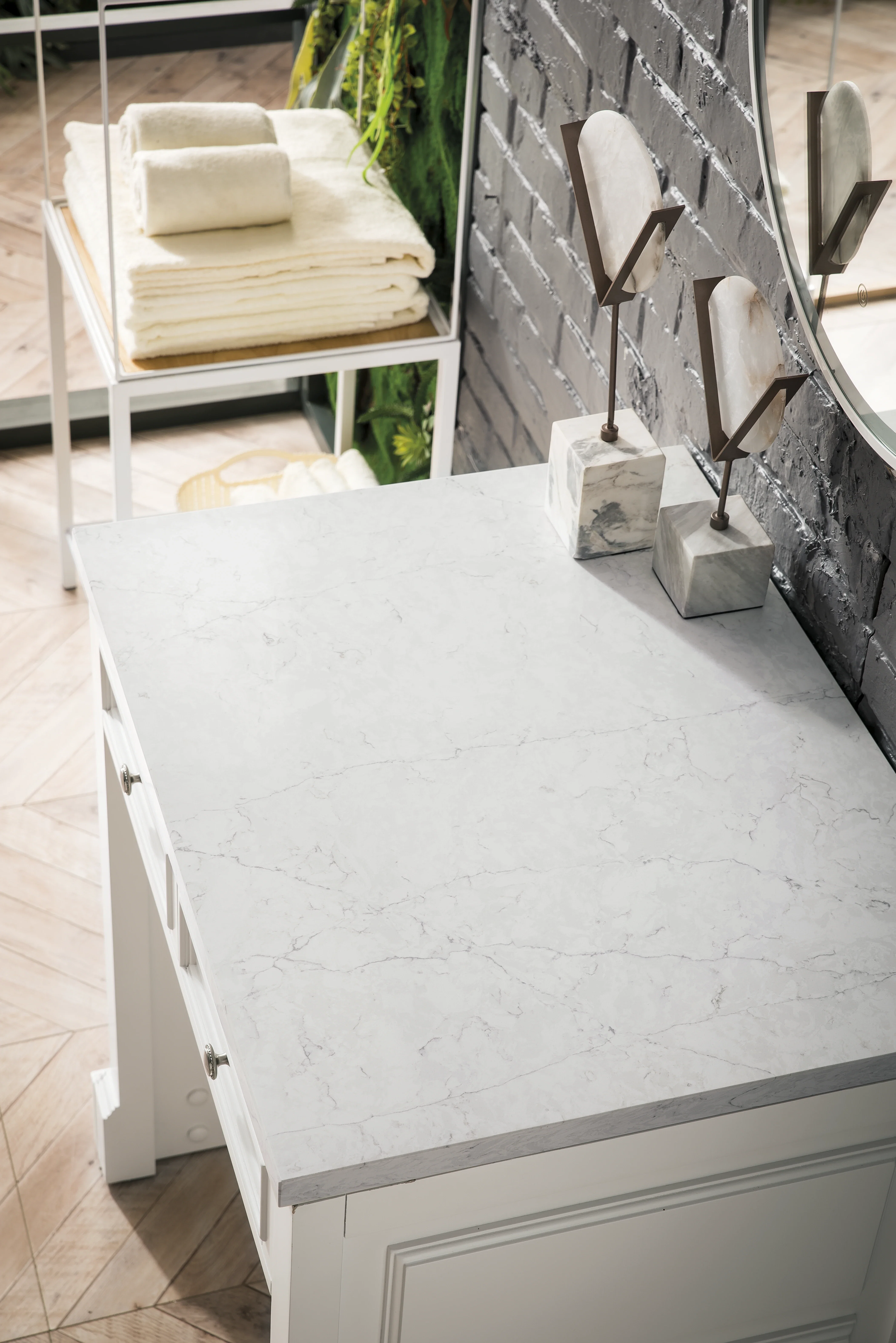 De Soto 30" Countertop Unit, Bright White w/ 3 CM Eternal Jasmine Pearl Silestone Top