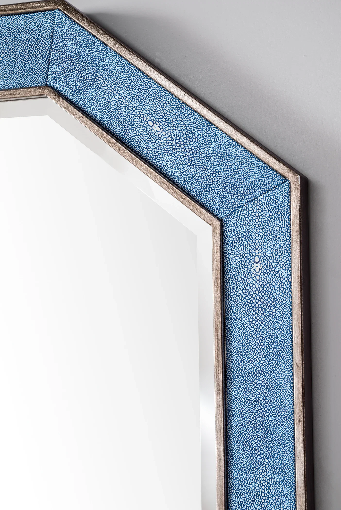 Tangent 30" Mirror, Silver w/ Delft Blue