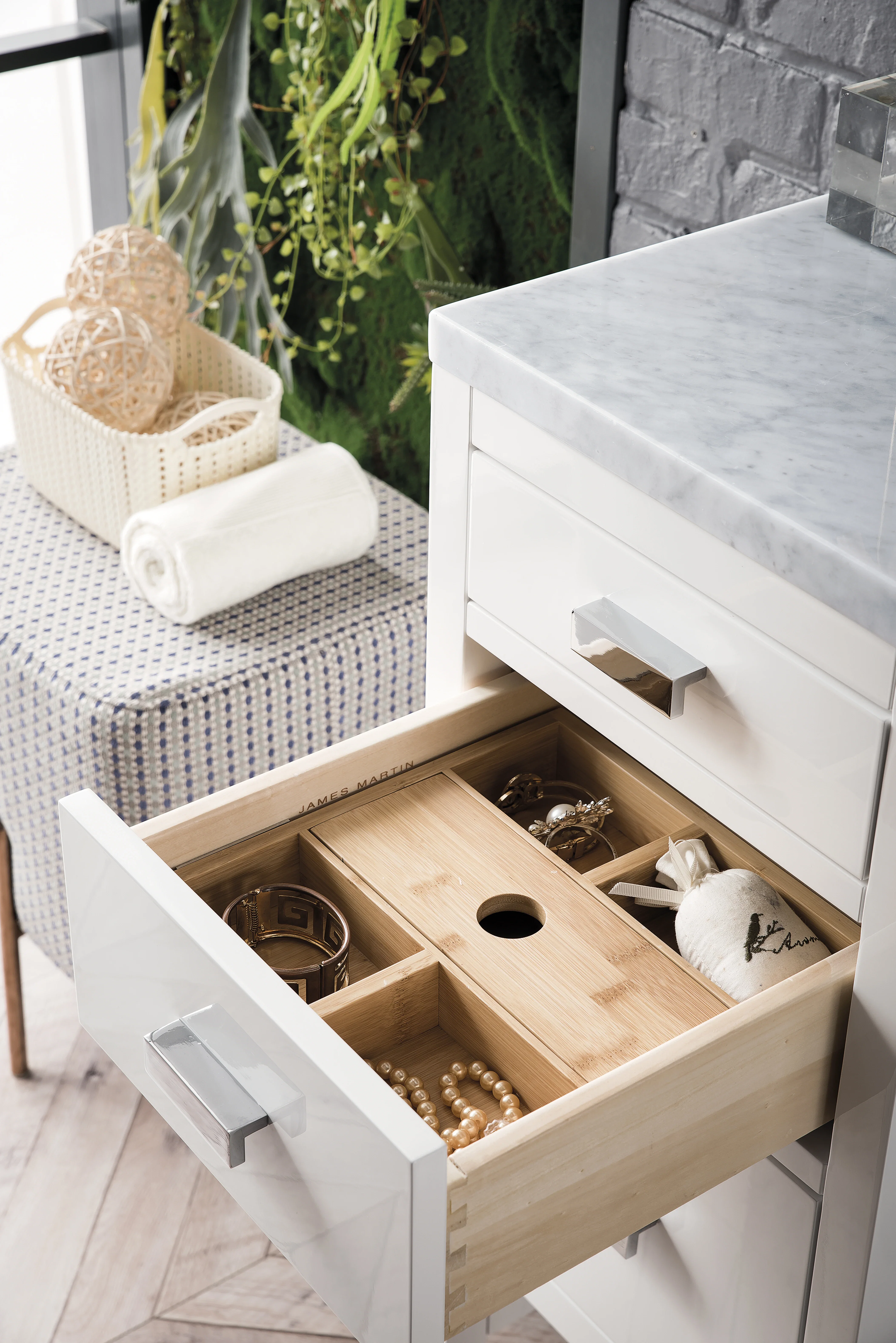 Addison 15" Base Cabinet, Glossy White w/ 3 CM Carrara Marble Top