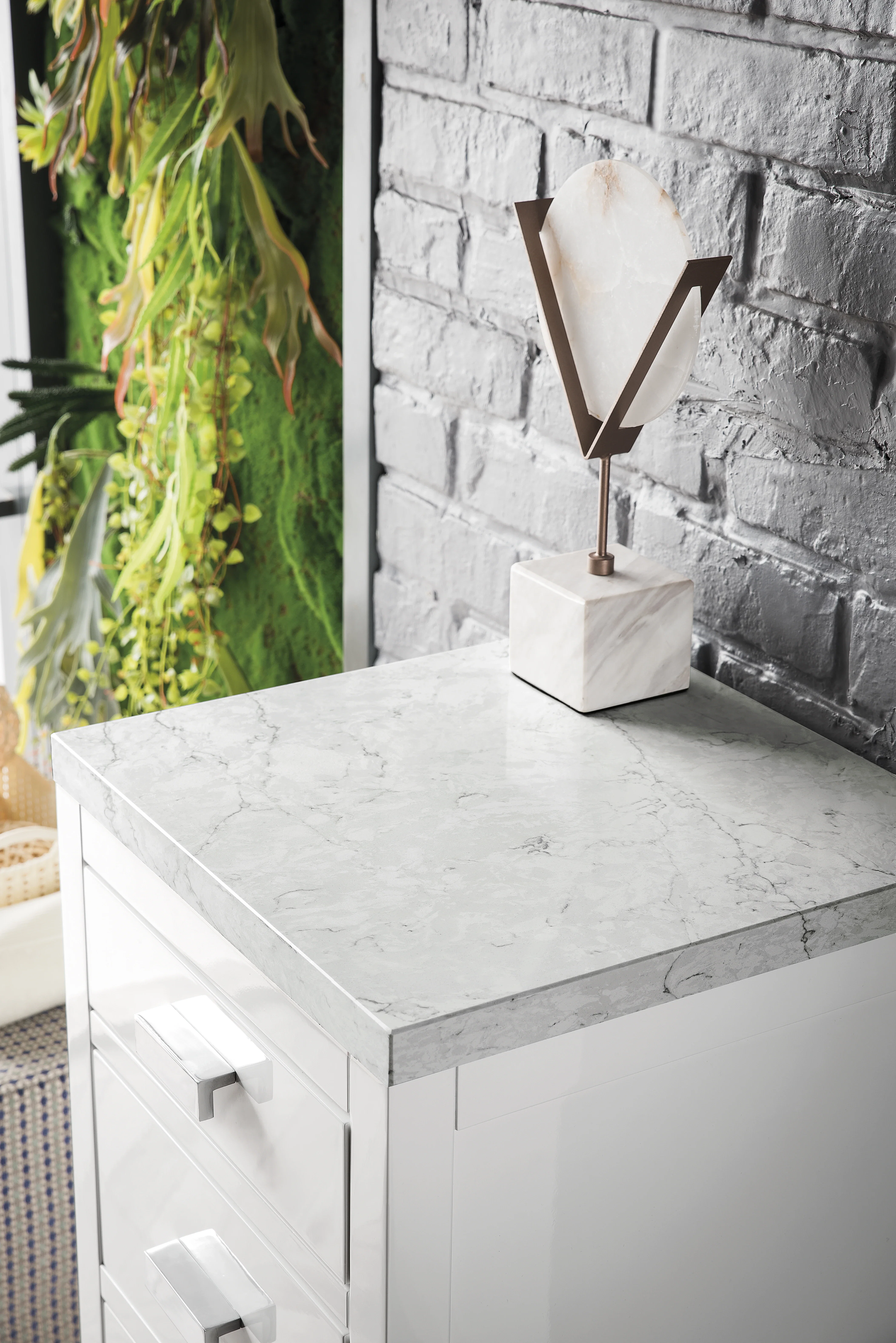 Addison 15" Base Cabinet, Glossy White w/ 3 CM Eternal Jasmine Pearl Silestone Top