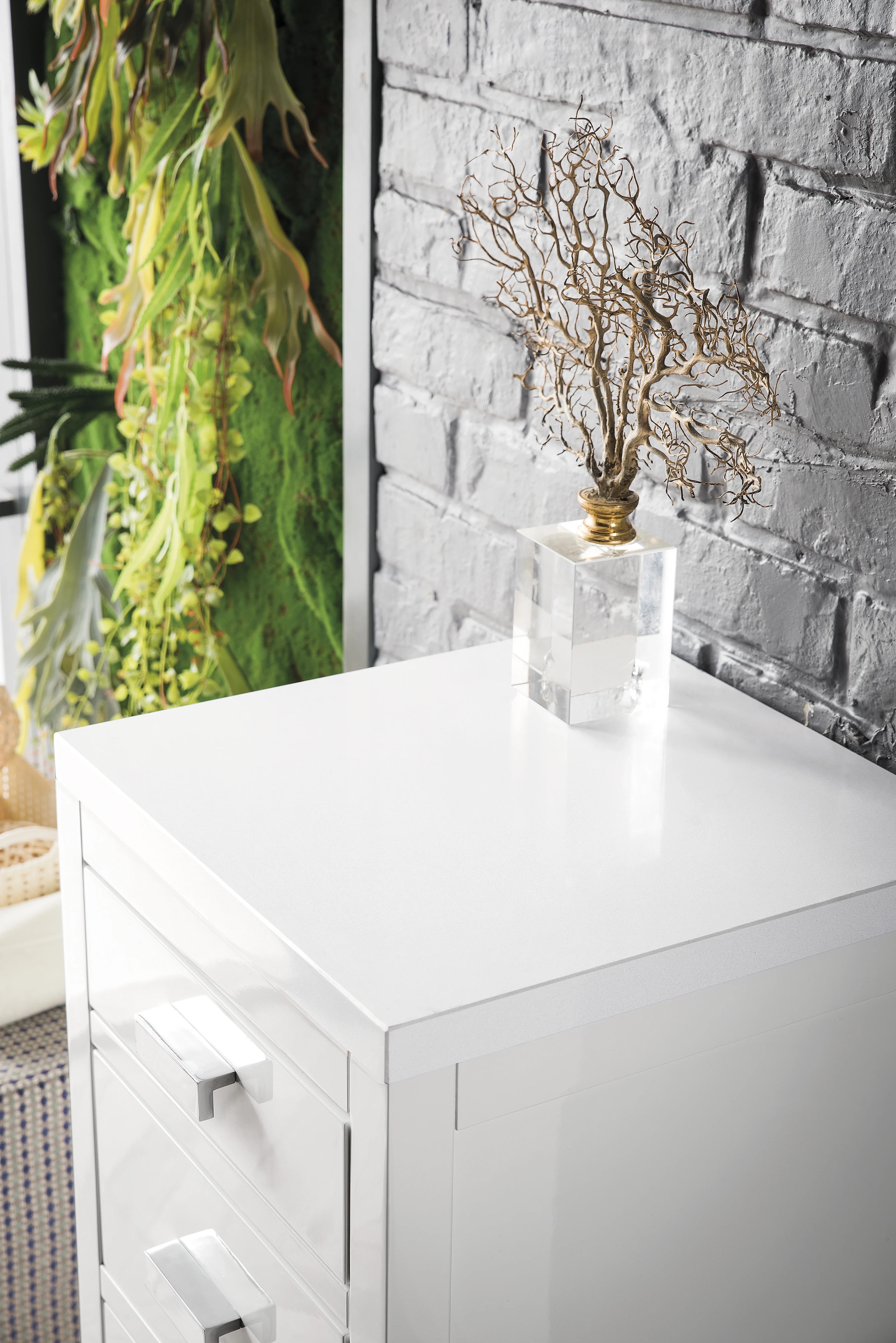 Addison 15" Base Cabinet, Glossy White w/ 3 CM White Zeus Silestone Top