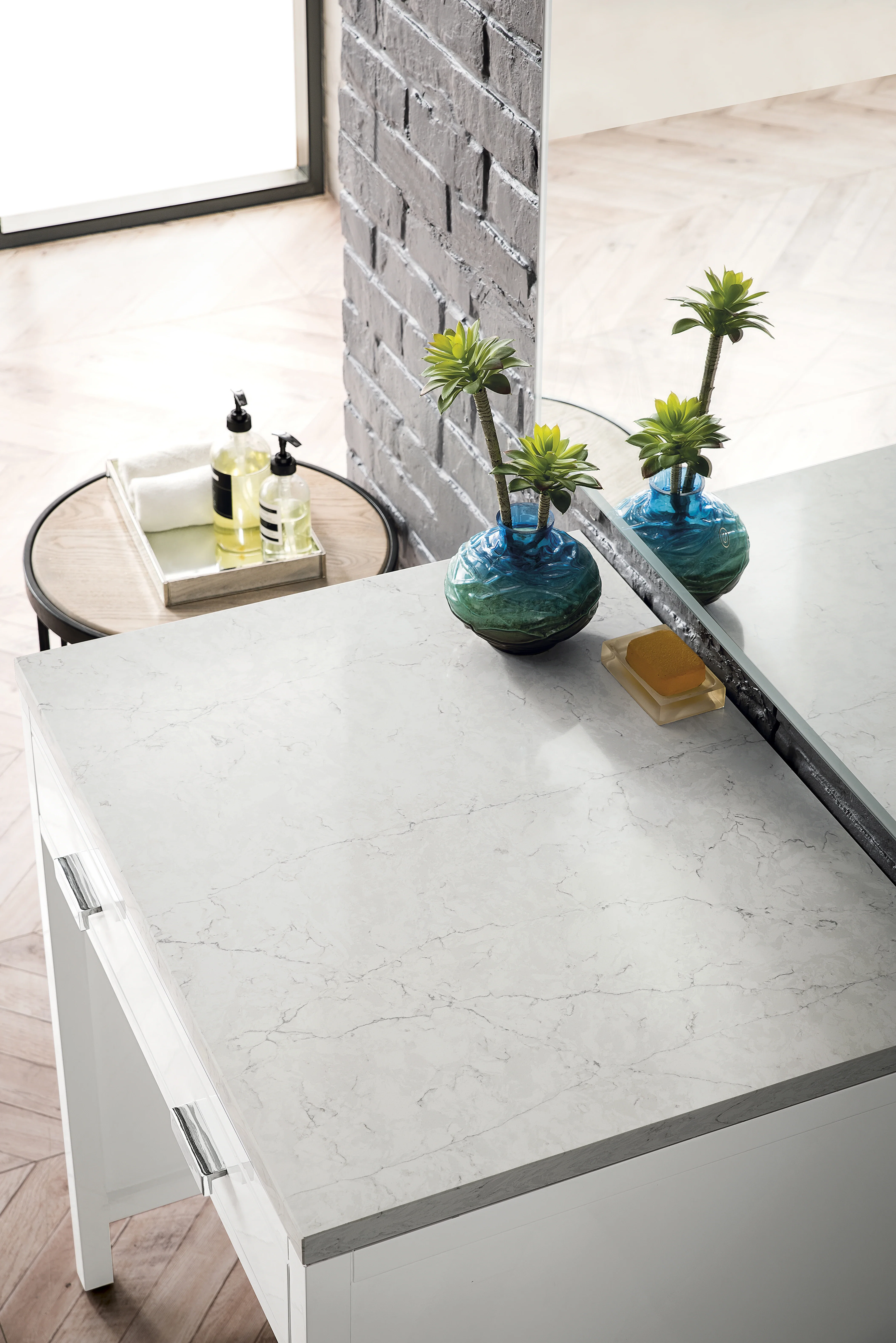 Addison 30" Countertop Unit, Glossy White w/ 3 CM Eternal Jasmine Pearl Silestone Top