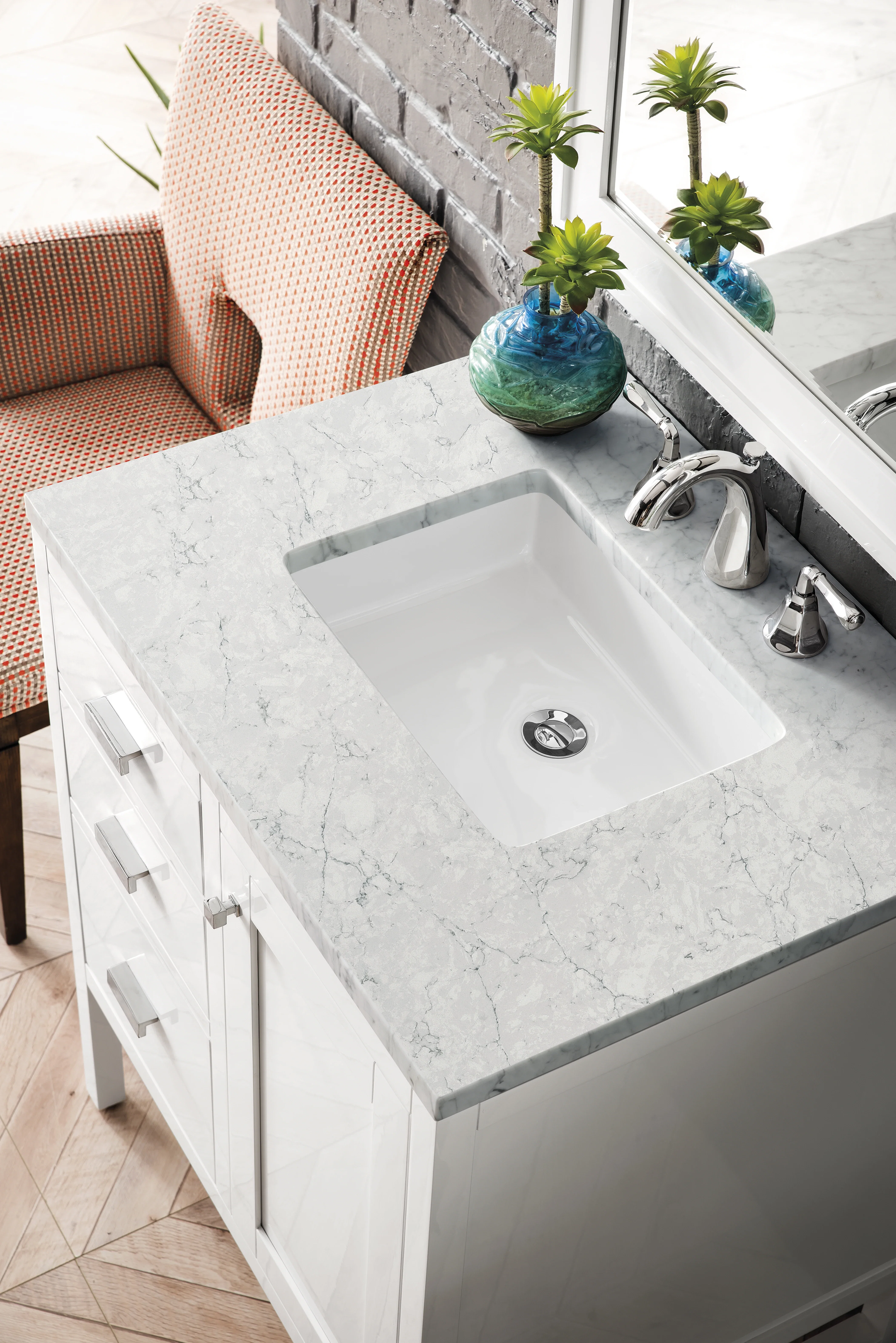 Addison 30" Single Vanity, Glossy White w/ 3 CM Eternal Jasmine Pearl Silestone Top
