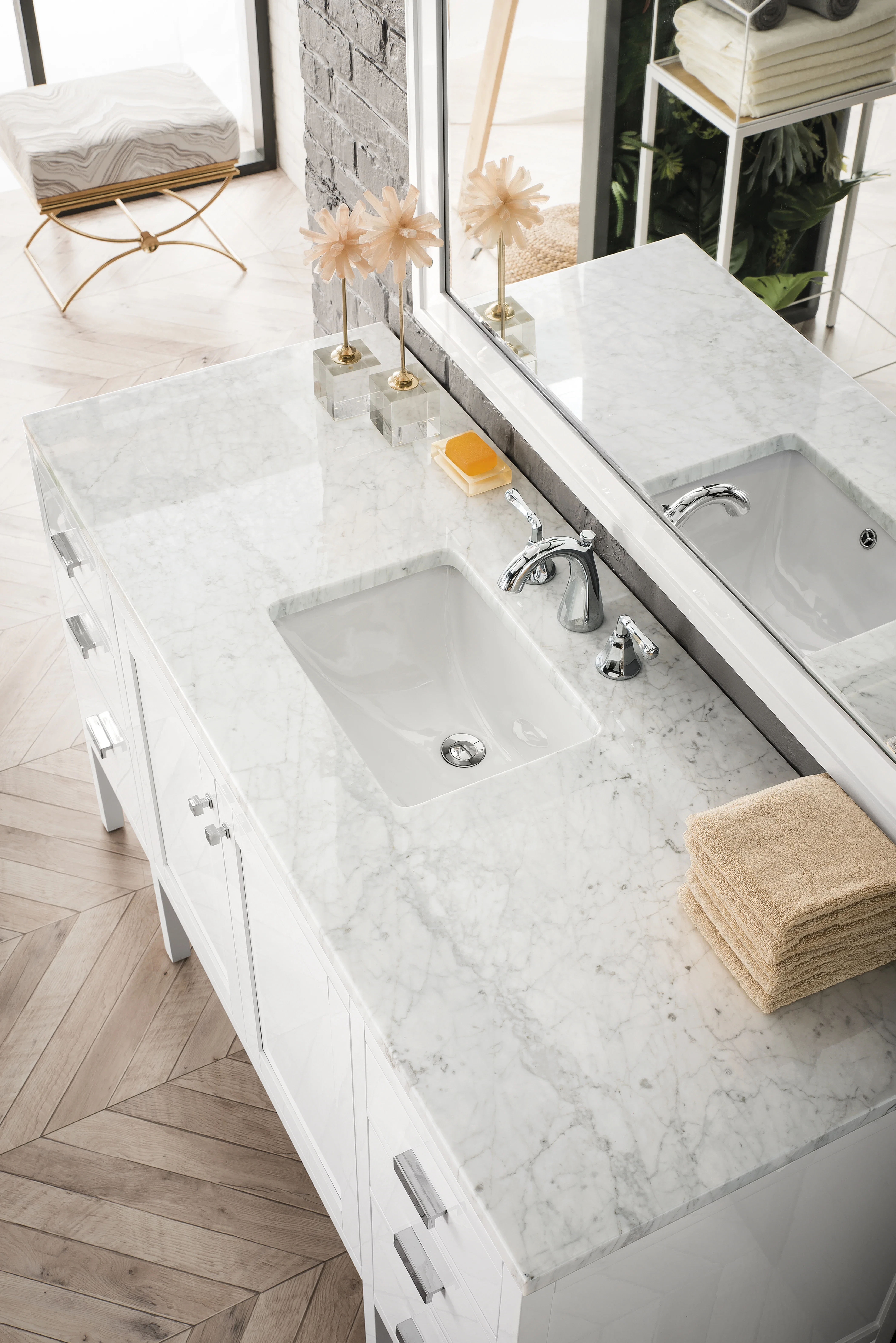 Addison 60" Single Vanity, Glossy White w/ 3 CM Eternal Jasmine Pearl Silestone Top